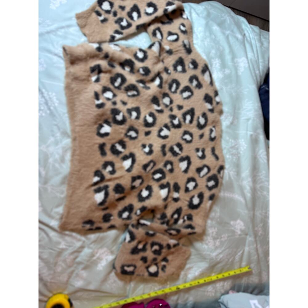 Express cheetah print extra large, super soft boxy sweater